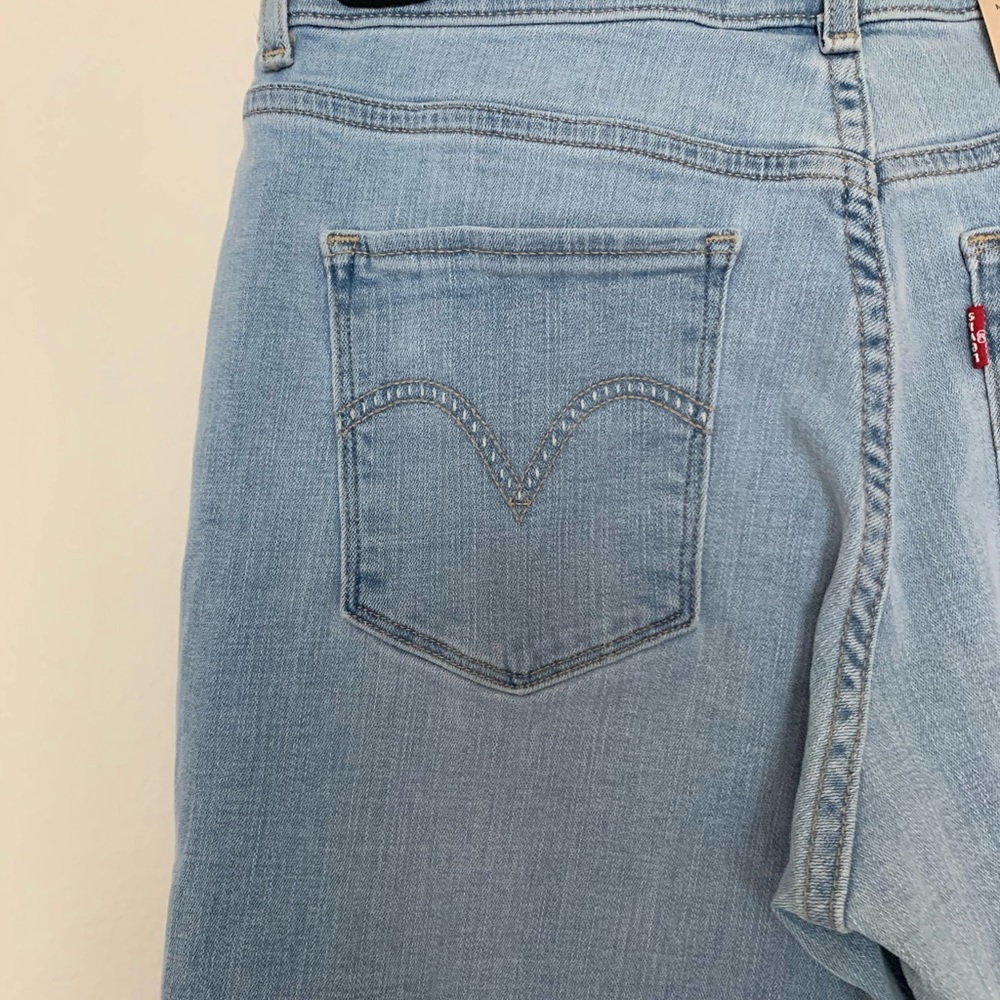 Levi’s Mid Rise Classic Bootcut Jeans - Picture 10 of 13